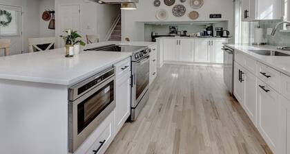 Hidden Gem - Ideal 4 Bedroom Centennial House