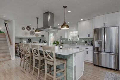 Hidden Gem - Ideal 4 Bedroom Centennial House