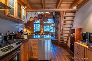 Fridge, oven, stovetop, dishwasher