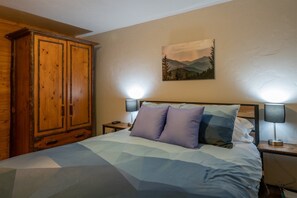 3 bedrooms, iron/ironing board, free WiFi, bed sheets