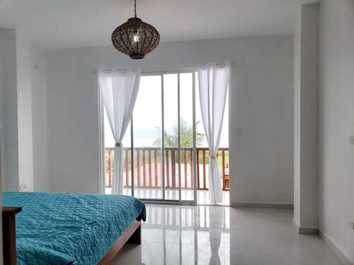 Montañita beach, Beachfront Villa with pool with a side bbq