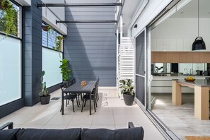 Interior - Industrial Luxe - Cooks Hill - Walk Everywhere (Cooks Hill)