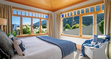 Historic Stonehouse Mini walk to town with shared spa