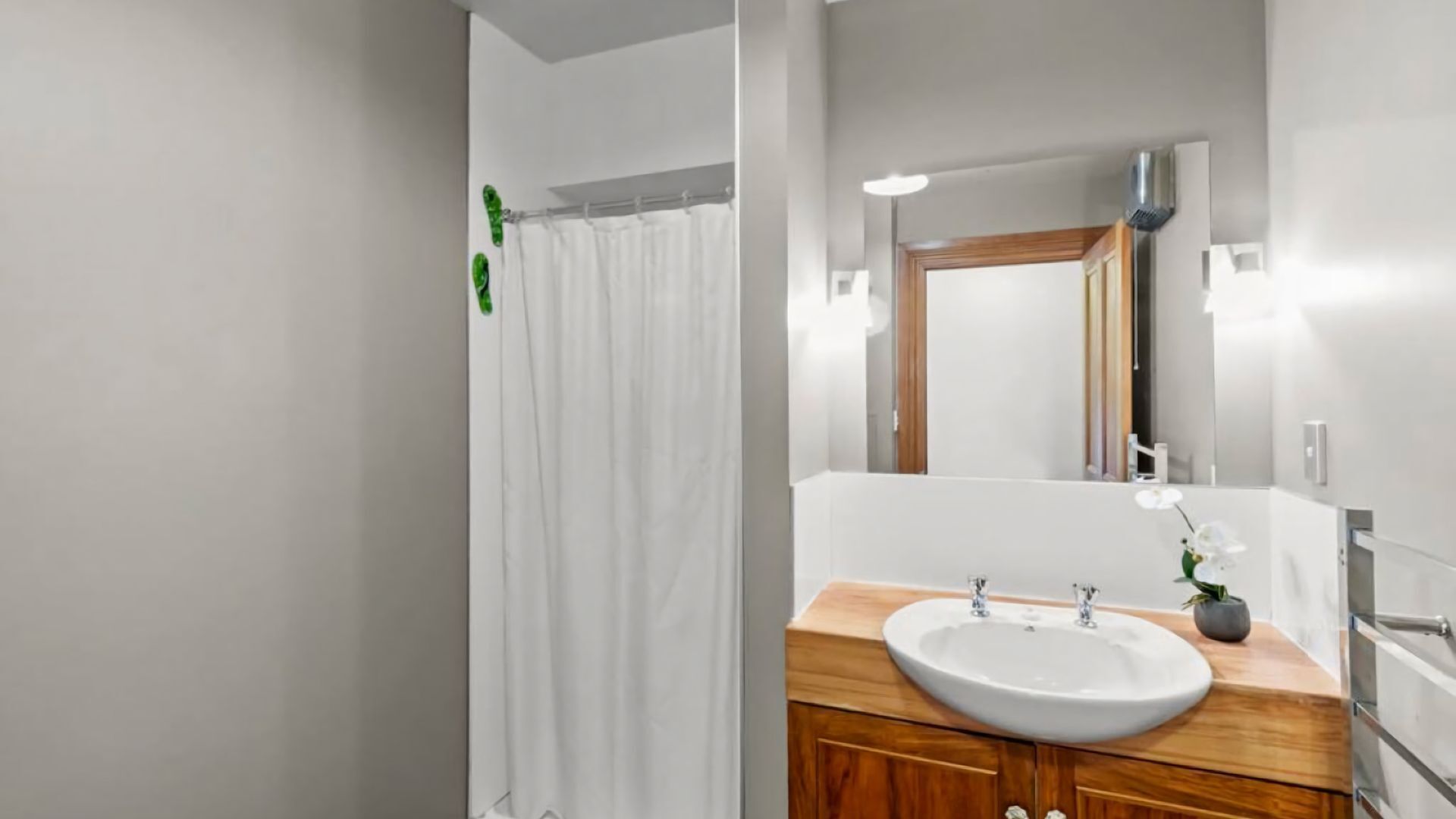 Douche, sèche-cheveux