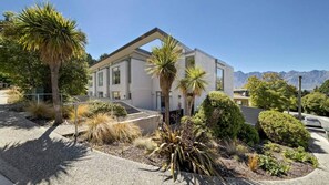 Exterior - Vu Apartment - Great views walk to town (Queenstown)
