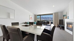 Interior - Vu Apartment - Great views walk to town (Queenstown)