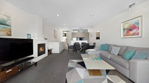 Smart TV, fireplace - Vu Apartment - Great views walk to town (Queenstown)