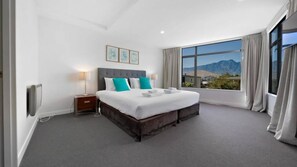 3 bedrooms, WiFi, bed sheets - Vu Apartment - Great views walk to town (Queenstown)