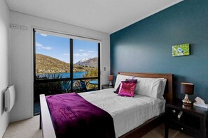 3 bedrooms, desk, iron/ironing board, travel cot