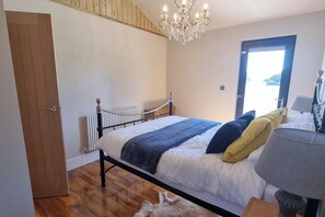 4 bedrooms, iron/ironing board, bed sheets