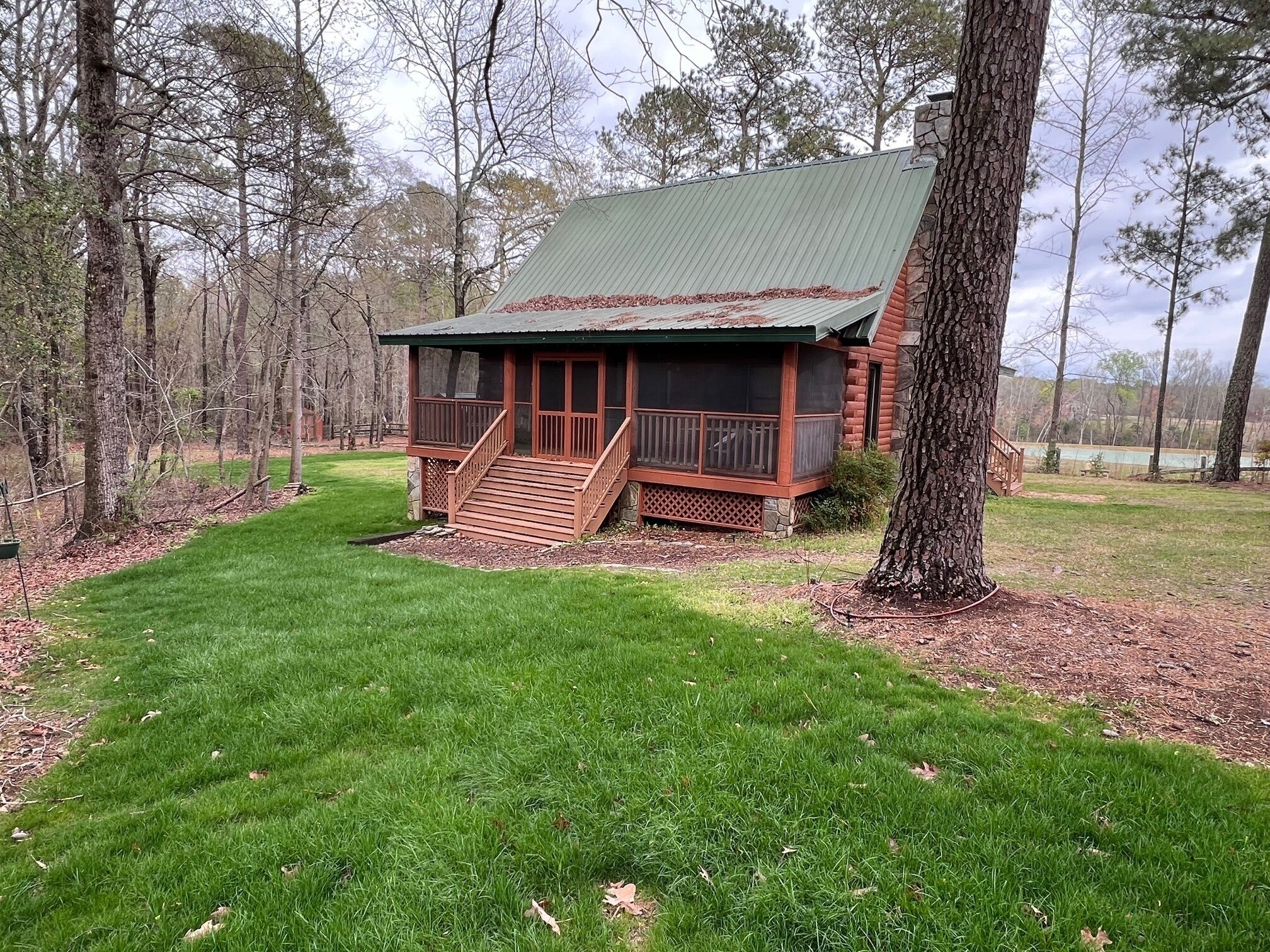 Peaceful Cabin, close to Angier, Fuquay and Holly Springs. Campbell U. nearby.