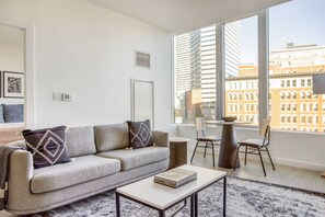 Fernseher, Stereoanlage