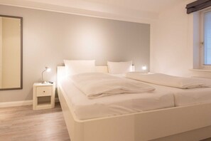 2 bedrooms, iron/ironing board, WiFi