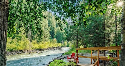 Riverfront luxury on White Pass with hot tub, firepit, and game room