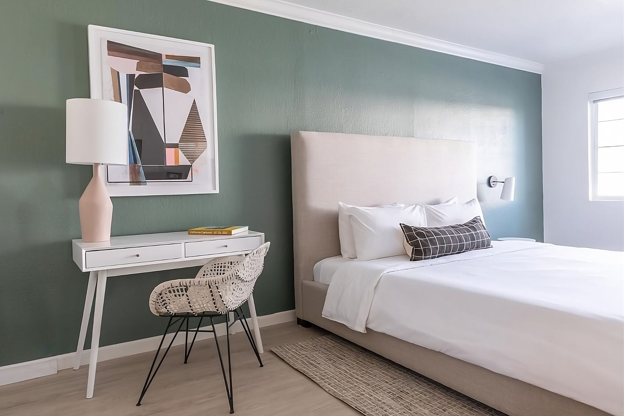 Minutes to Good Old Lake Merritt! Pet-friendly modern-retro style motel