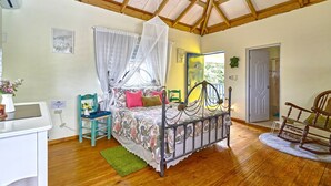 A bedroom with a wooden ceiling, a bed with a canopy, a chair, a rocking chair, and a small desk with a plant. - Estancia la Majagua Piscina-bbq-gazebo-fogata-hamacas-villa Completa (Básima)
