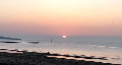 Eva's Sea View 2 Bed 2 Bath Parking & NO GUEST FEES