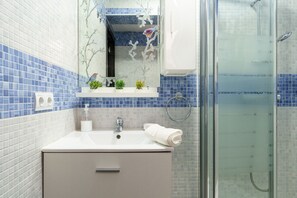 Shower, towels