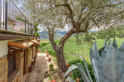 Villa Olmo With Private Pool, Messina, Italy