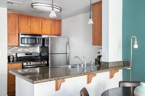 Kühlschrank, Mikrowelle, Ofen, Geschirrspüler