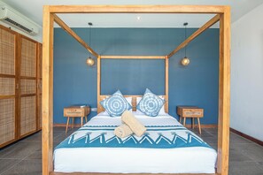 5 Schlafzimmer, Schreibtisch, Bügeleisen/Bügelbrett, Reisekinderbett