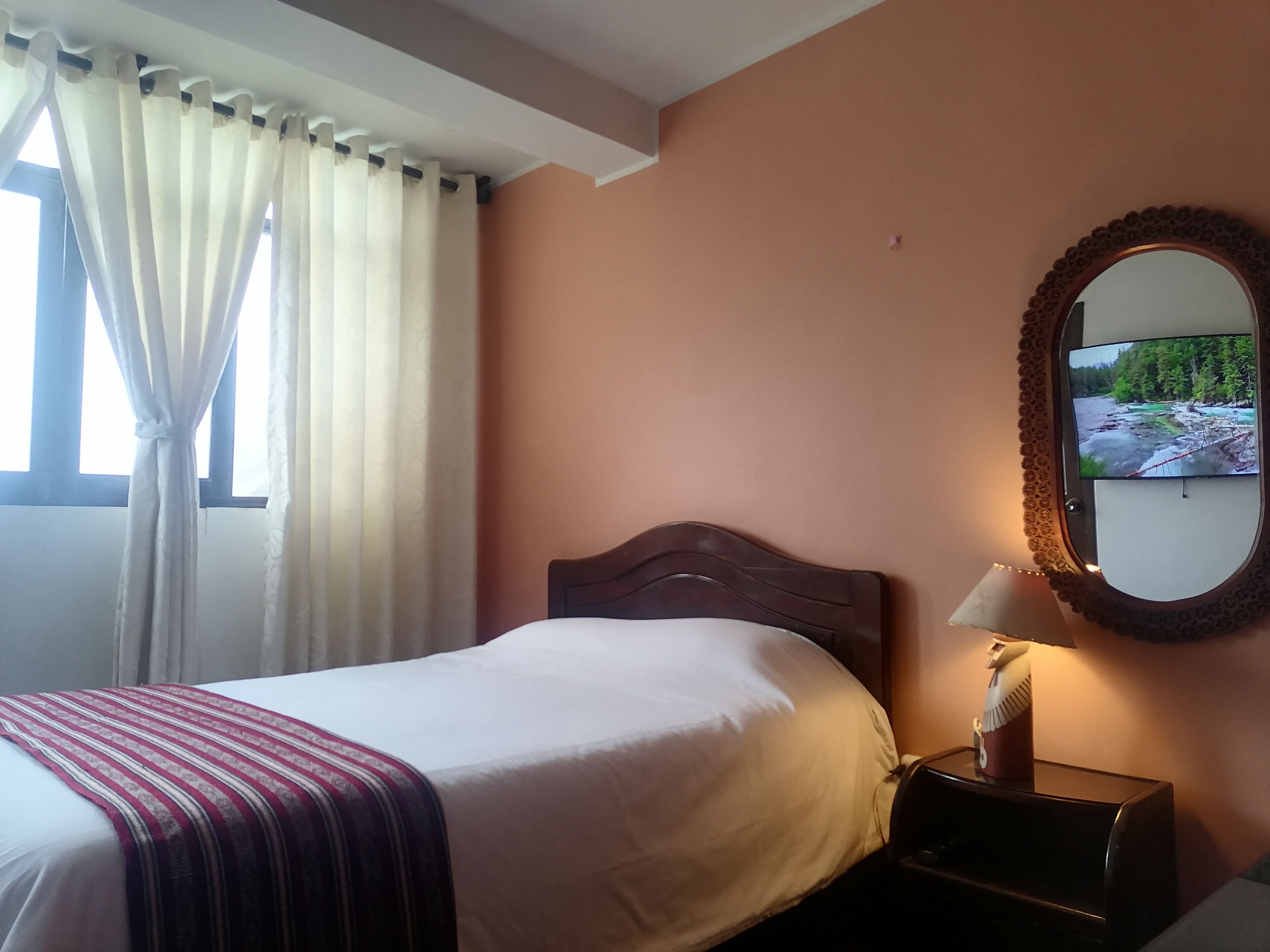 Didekorasi berbeda-beda dan ruang kerja ramah laptop