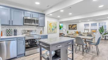 Refrigerador, microondas, horno, placa de cocina