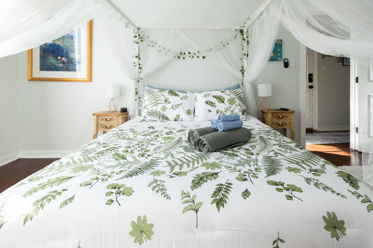 3 bedrooms, iron/ironing board, free WiFi, bed sheets