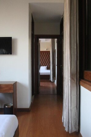 Blackout drapes, free WiFi, bed sheets - GS Grand Hotel (Juja)