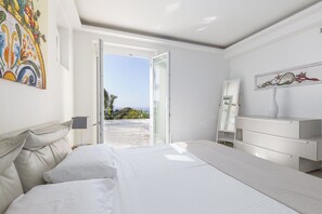 4 bedrooms, iron/ironing board, travel cot, free WiFi - Villa Annalisa - Vacation villa rental with private pool near Trapani, Sicily (Pizzolungo)