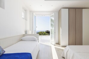 4 bedrooms, iron/ironing board, travel cot, free WiFi - Villa Annalisa - Vacation villa rental with private pool near Trapani, Sicily (Pizzolungo)