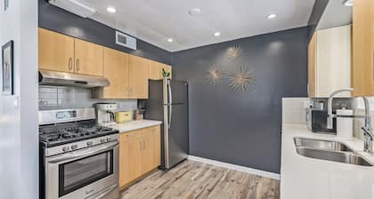 HEART of Old Town Scottsdale!! Within walking distance to many destinations!
