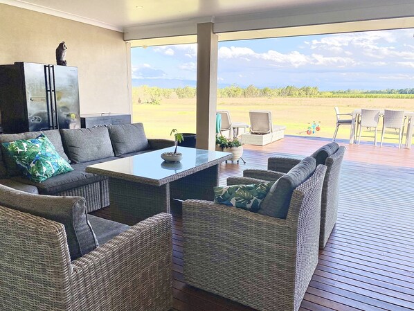 المنطقة المحيطة بالمنشأة