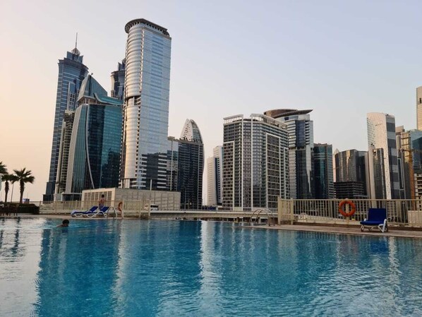 حمّام سباحة خارجي