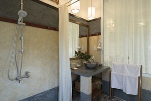 Combined shower/tub, hair dryer, towels, soap