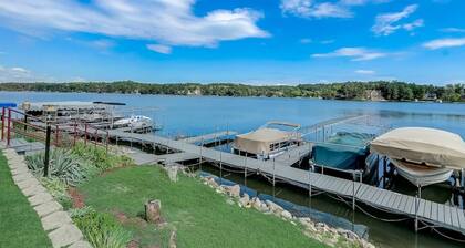 Sparrow's Nest - Stay at the lake, walk to Noah's Ark!