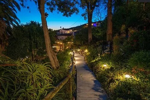 Hollywood Bowl Hideaway + Parking Garage + Dog OK