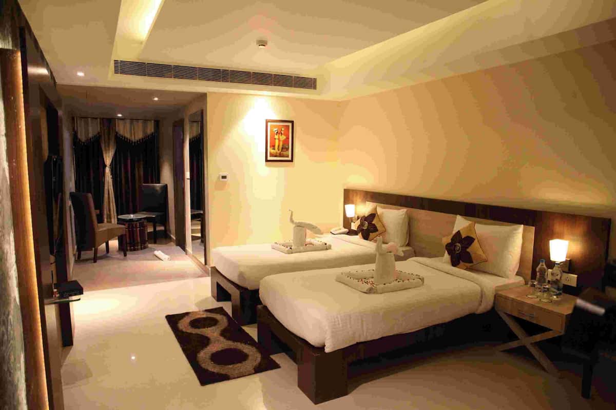 Premium bedding, down duvets, desk, iron/ironing board