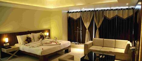 Superior Room | Premium bedding, down duvets, desk, iron/ironing board