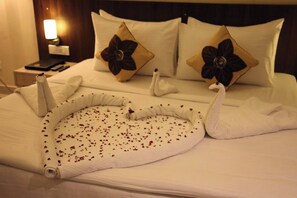 Royal Room | Premium bedding, down comforters, desk, iron/ironing board - Hotel Ganga Residency (Ganganagar)