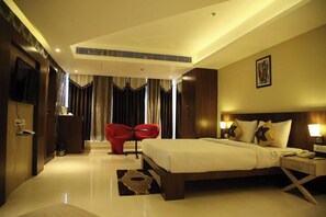 Premium bedding, down comforters, desk, iron/ironing board - Hotel Ganga Residency (Ganganagar)