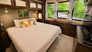 1 bedroom, iron/ironing board, free WiFi, bed sheets - Private Wooded Retreat, Hot Tub/Tiny Home Escape! (Pigeon Forge)