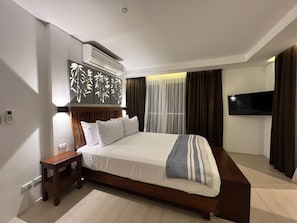 Quarto premium, para não fumantes, de frente para o mar | Frigobar, cofres nos quartos, individualmente mobiliados, escrivaninha