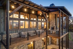 Terrace/patio - Luxury Mountain Cabin • Hot Tub • Mtn Views (Mineral Bluff)