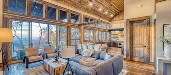 Luxury Mountain Cabin • Hot Tub • Mtn Views