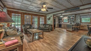 Cabin, 3 Bedrooms | Living room