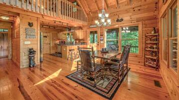 Chalet rustique, 4 chambres | Restauration