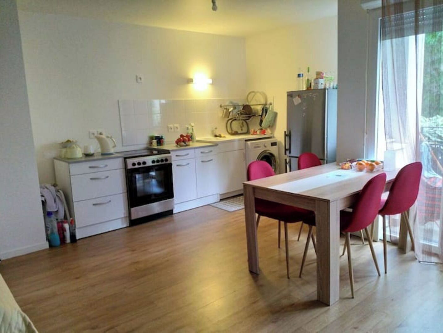 Kylskåp, mikrovågsugn, ugn och spishäll