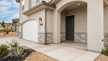 House, 4 Bedrooms | Exterior