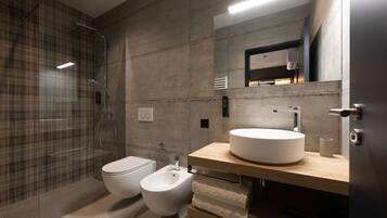 Free toiletries, hair dryer